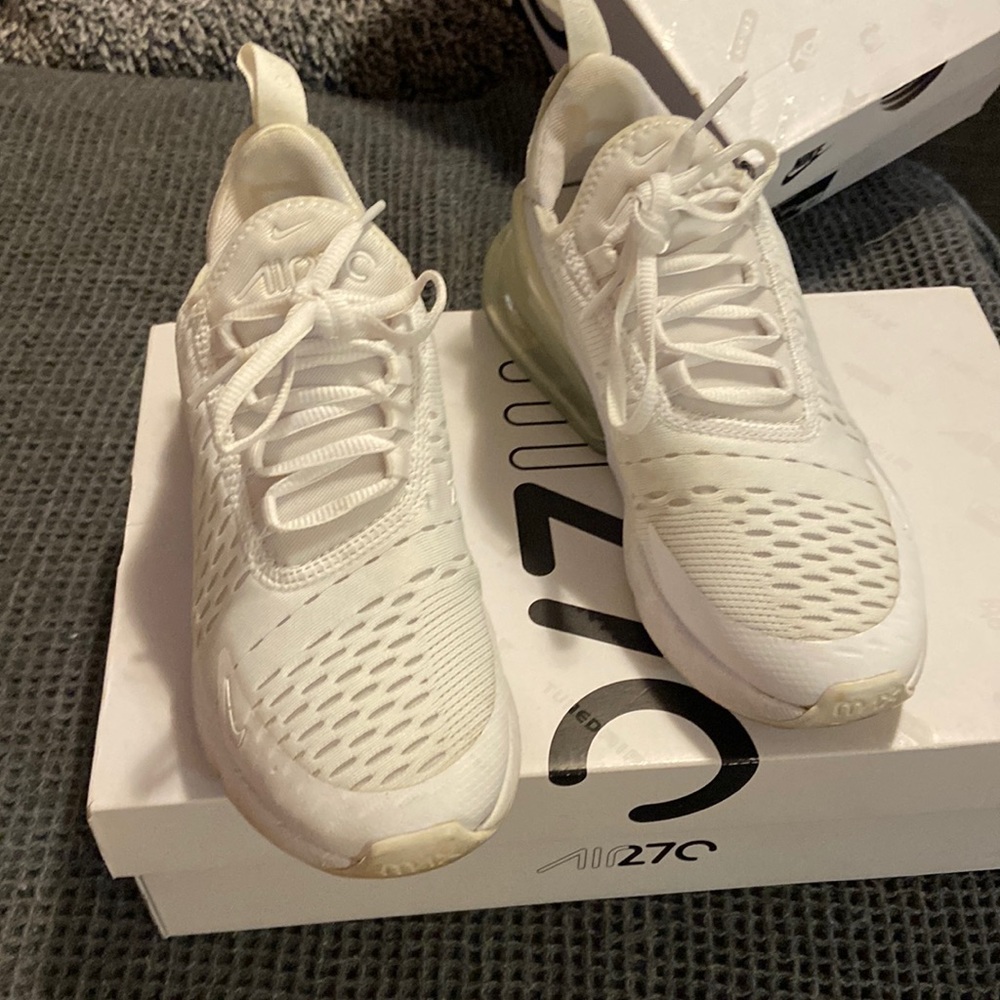 White Nike Air Max 270 size 4Y 5.5 W